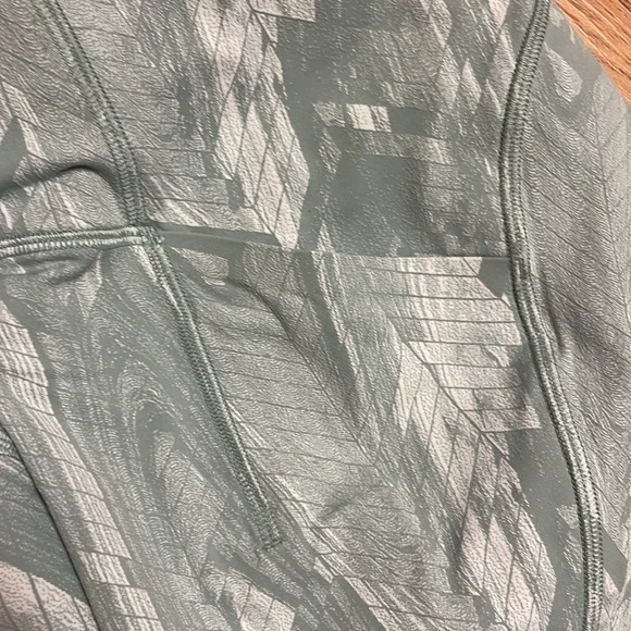 lululemon athletica sage green patterned leggings size 6 - Picture 8 of 8
